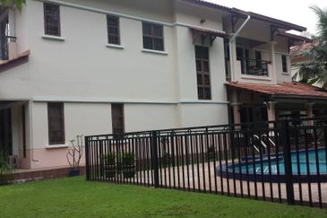FOR RENT: CORNER LOT, Double Storey Bungalow @ Mutiara Damansara - Partially Furnished, Very Well Maintained with Pool !