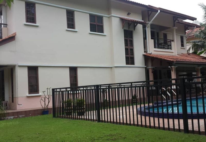 FOR RENT: CORNER LOT, Double Storey Bungalow @ Mutiara Damansara - Partially Furnished, Very Well Maintained with Pool !