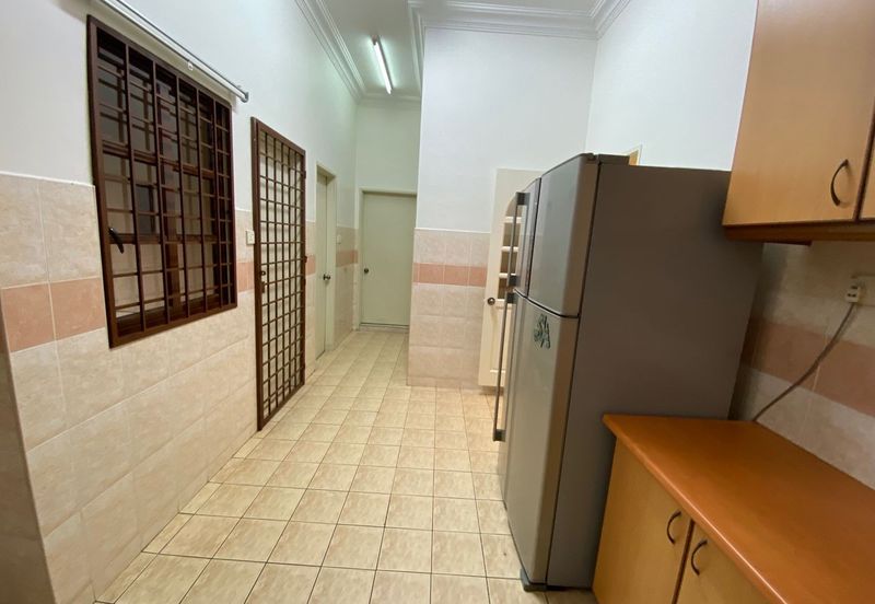 FOR RENT: CORNER LOT, Double Storey Bungalow @ Mutiara Damansara - Partially Furnished, Very Well Maintained with Pool !