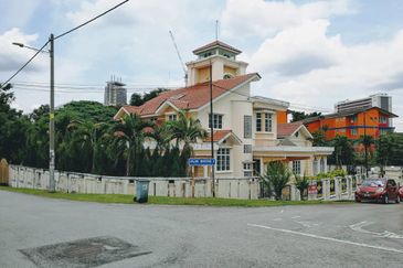 Jalan Maktab 