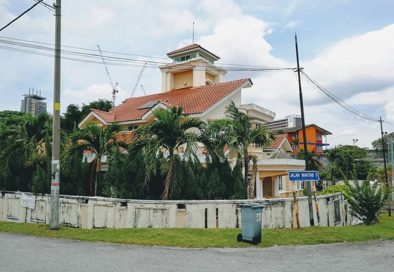 Jalan Maktab 
