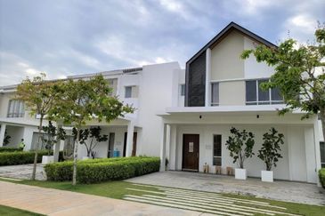 New 3 storey 22x75sf Gamuda Cove near Elite Highway