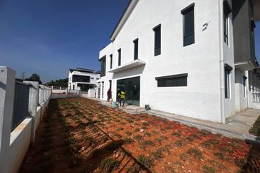 [LAST unit} New CORNER LOT Double Storey 46'x75' @ AMAN PUTR Sg Buloh