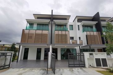 [5R5B] New 3 Storey at U10 Shah Alam (10mins to Setia Alam)