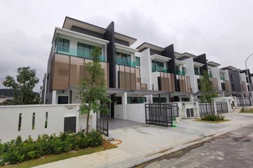 [5R5B] New 3 Storey at U10 Shah Alam (10mins to Setia Alam)