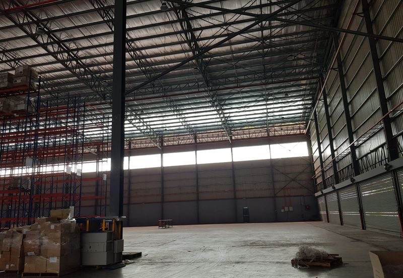 Grade A Logistics Warehouse With 22 Loading Bays