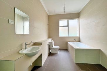 Bandar Tun Hussein Onn