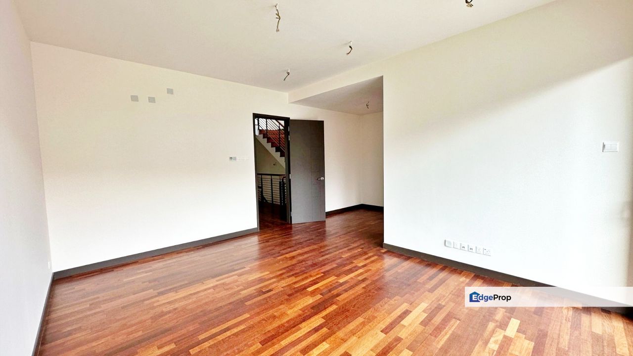 CHEAP Tiara Hills Cheras 3 Sty Intermediate House For Sale, Kuala Lumpur, Cheras