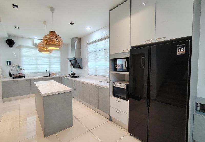 Fully Furnished 3 storey terrace house @ Taman Denai Puchong 