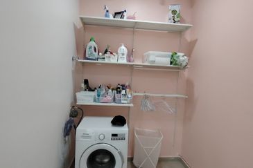 Fully Furnished 3 storey terrace house @ Taman Denai Puchong 