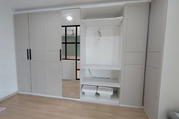 Fully Furnished 3 storey terrace house @ Taman Denai Puchong 