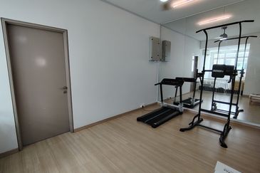 Fully Furnished 3 storey terrace house @ Taman Denai Puchong 