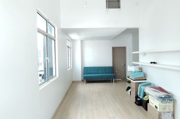 Fully Furnished 3 storey terrace house @ Taman Denai Puchong 