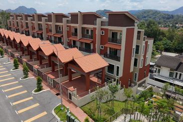 New Completed FREEHOLD INDIVIDUAL Title 5 Storey Superlink with CCC @ Taman Melati