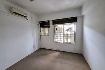 Oakland Commercial Centre