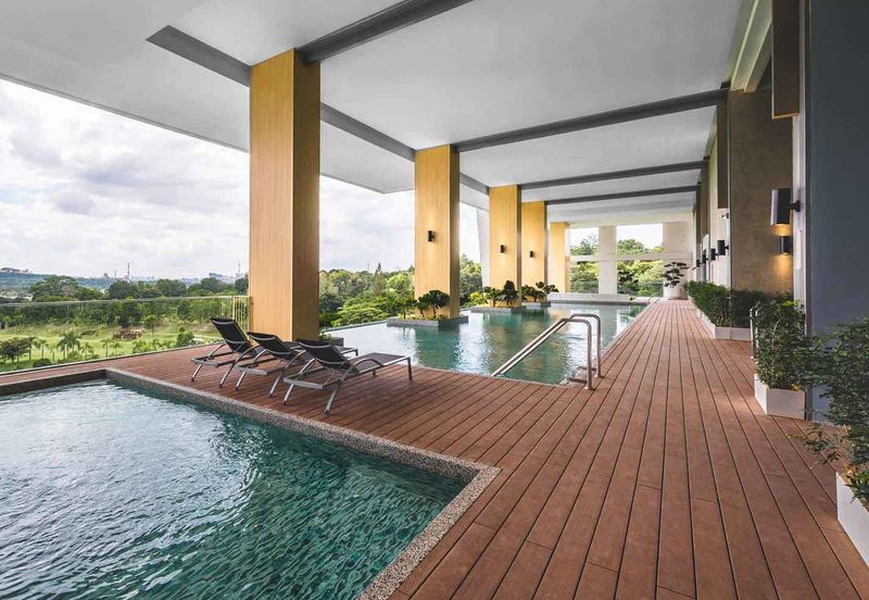 Par 3 Condo & Condo Villa