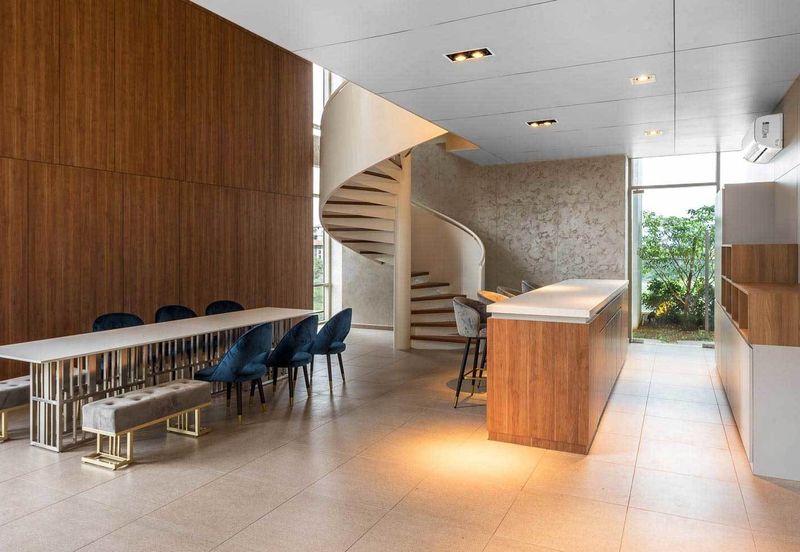 Par 3 Condo & Condo Villa