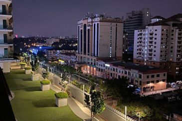 CORNER Tenanted. 4.1% Rental. Petaling Jaya, Petaling Jaya, Selangor