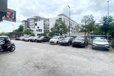 Glomac Centro @ Bandar Utama, Ground floor shop 1285sf RENT RM 4,000