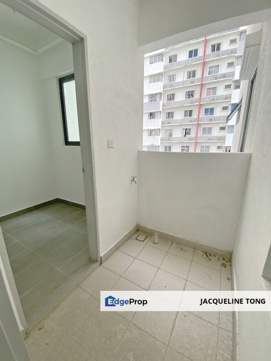 Twin Residence @ Puchong Jaya. FREEHOLD 3+1rooms 2bathrooms Brand New Corner Unit Pool View for Sale RM 680k neg, Selangor, Puchong