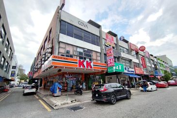 The Trillium @Lake Fields