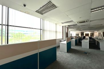 HiCom-Glenmarie Industrial Park