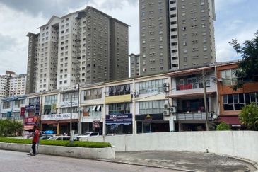 Kampung Sungai Kayu Ara