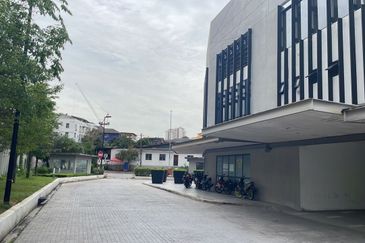 Kampung Sungai Kayu Ara