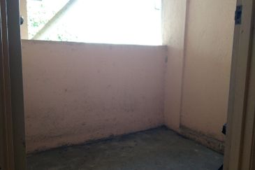 Pangsapuri Kiambang, Bukit Subang