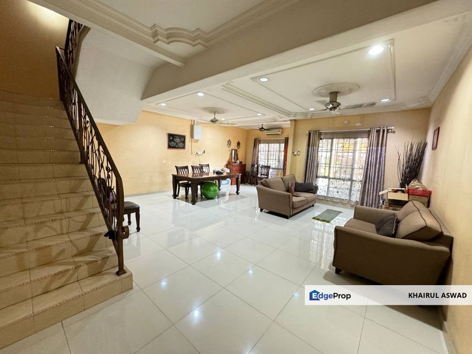 Seksyen 11, Shah Alam, Selangor Rumah Teres 2 Tingkat Renovated 6 Bilik for sale. , Selangor, Shah Alam
