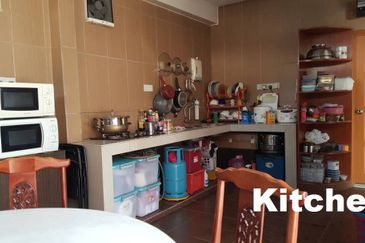 Room @ Family Home, Section17, PJ. Free parking.