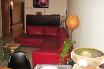 Room @ Family Home, Section17, PJ. Free parking.