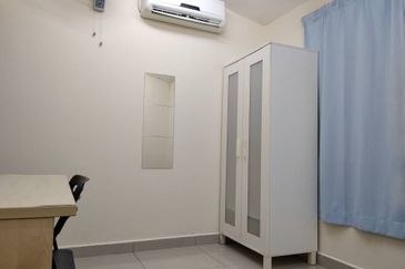 Room @ Family Home, Section17, PJ. Free parking.