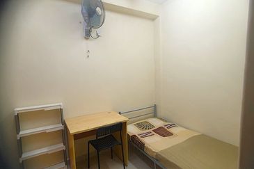 Room @ Family Home, Section17, PJ. Free parking.