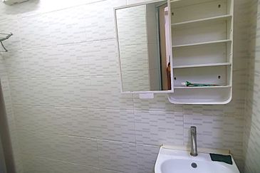 Room @ Family Home, Section17, PJ. Free parking.