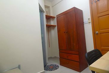 Room @ Family Home, Section17, PJ. Free parking.