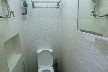 Room @ Family Home, Section17, PJ. Free parking.