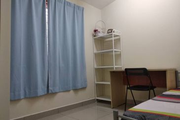 Room @ Family Home, Section17, PJ. Free parking.