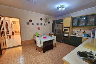 Bukit Jelutong (beside field)