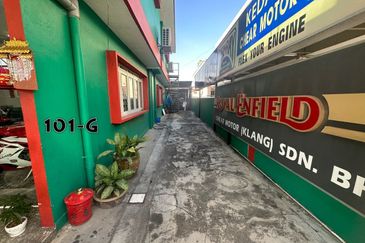  Tenanted Facing Mainraod 2 Sty Shop Bunglow @ Jalan Sireh Klang For Sale