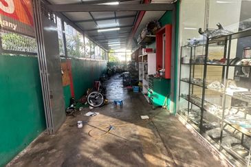  Tenanted Facing Mainraod 2 Sty Shop Bunglow @ Jalan Sireh Klang For Sale