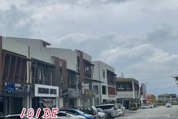 Tenanted Tropicana Aman Sinaria 2 Sty Shoplot For Sale