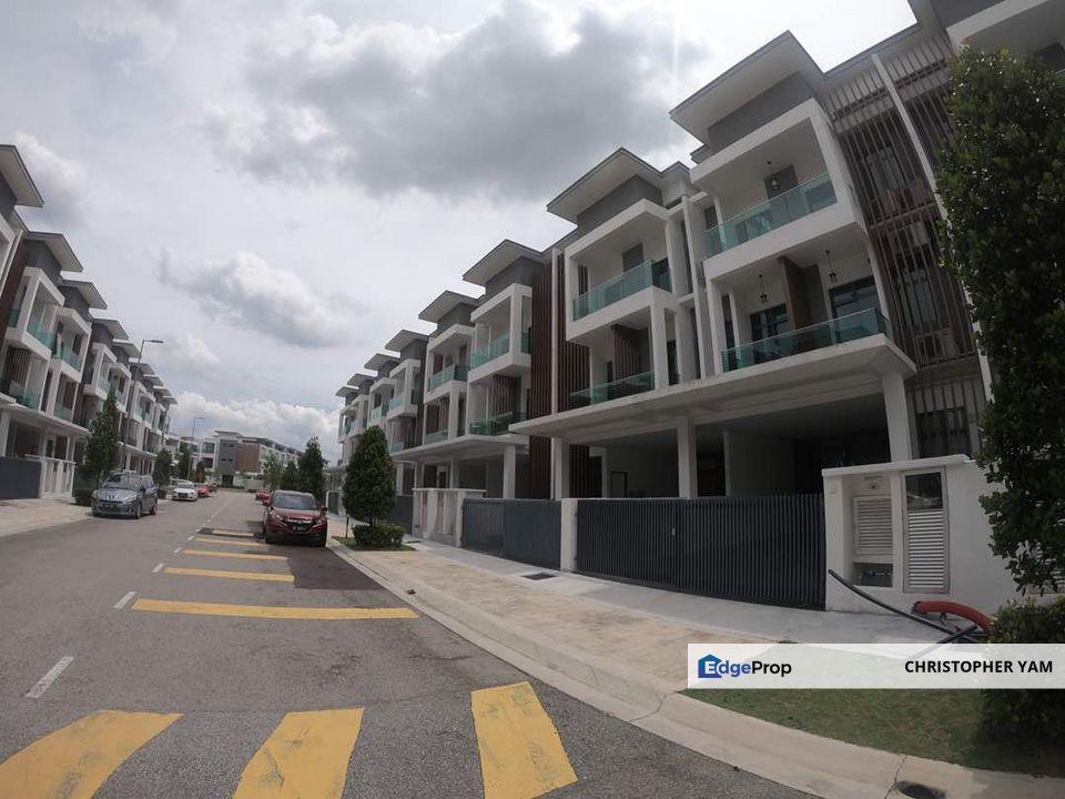 24x85 3 Storey Superlink House, Poolvillas, Reflexion Puchong, Taman Nusaputra Puchong, Selangor, Puchong