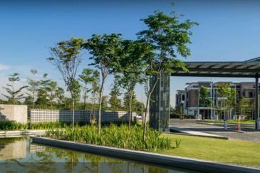 24x85 3 Storey Superlink House, Poolvillas, Reflexion Puchong, Taman Nusaputra Puchong, Near Cyberjaya