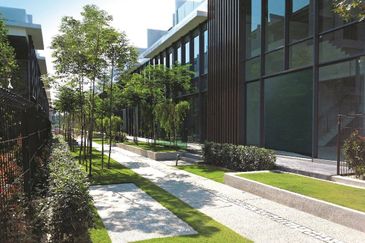 24x85 3 Storey Superlink House, Poolvillas, Reflexion Puchong, Taman Nusaputra Puchong, Near Cyberjaya