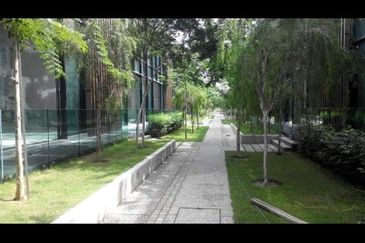 24x85 3 Storey Superlink House, Poolvillas, Reflexion Puchong, Taman Nusaputra Puchong, Near Cyberjaya