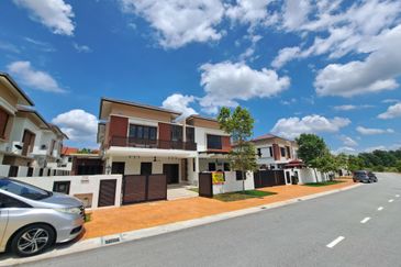 Alam Sari Bangi, Fully Renovated 2 Storey SEMI D HOUSE, Near Kajang, Putrajaya, Bangi UKM, Freehold