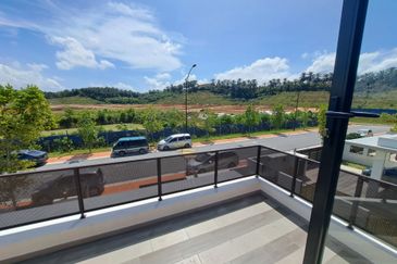 Alam Sari Bangi, Fully Renovated 2 Storey SEMI D HOUSE, Near Kajang, Putrajaya, Bangi UKM, Freehold