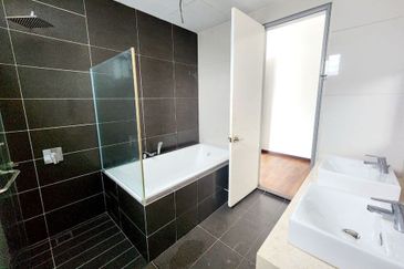 Saujana Impian Golf Resort Brymwood 2 Storey Semi D For Sale