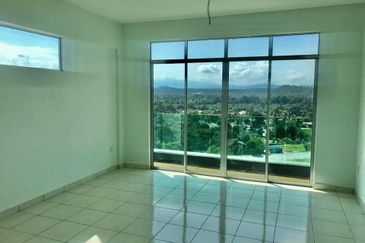 Bangi Avenue Big land Corner house 3 storey 5800sq feet, Like Semi D house